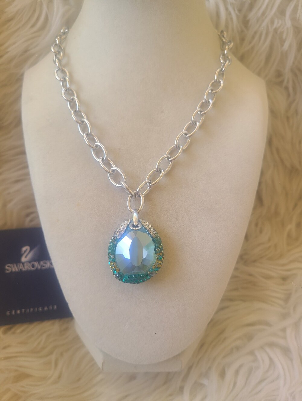 Gorgeous Swarovski Hyacinth Pendant Necklace- Excellent Condition